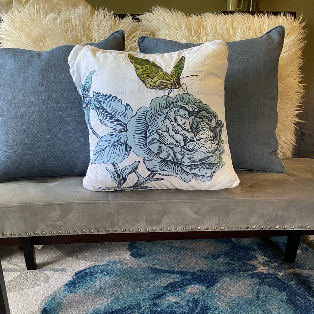 BLOWOUT SALE Nicole miller home🦚